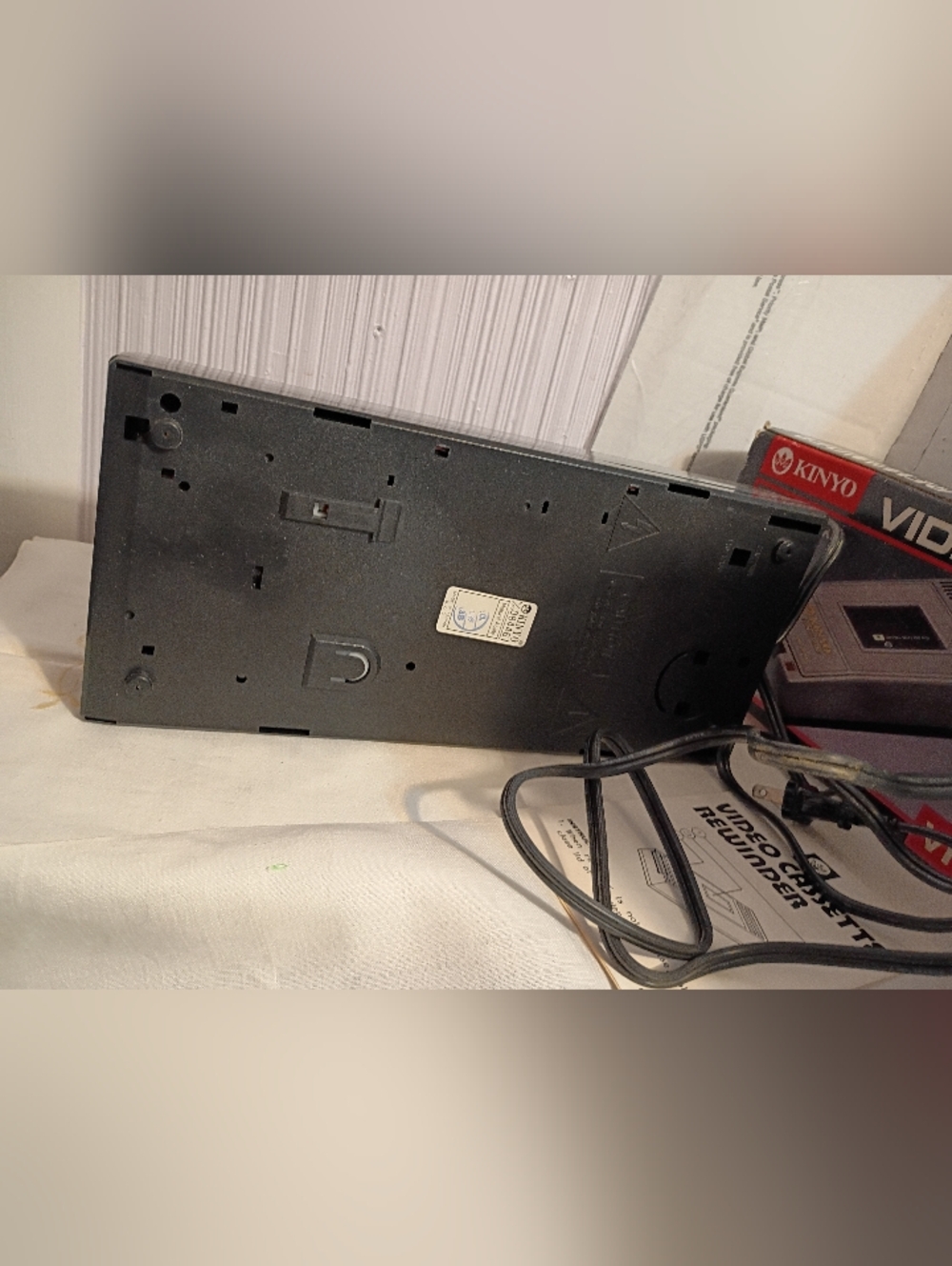 Nice! Kinyo Super Slim VHS Video Tape Rewinder, Tested & Works! Model UV-413 - Picture 3 of 4